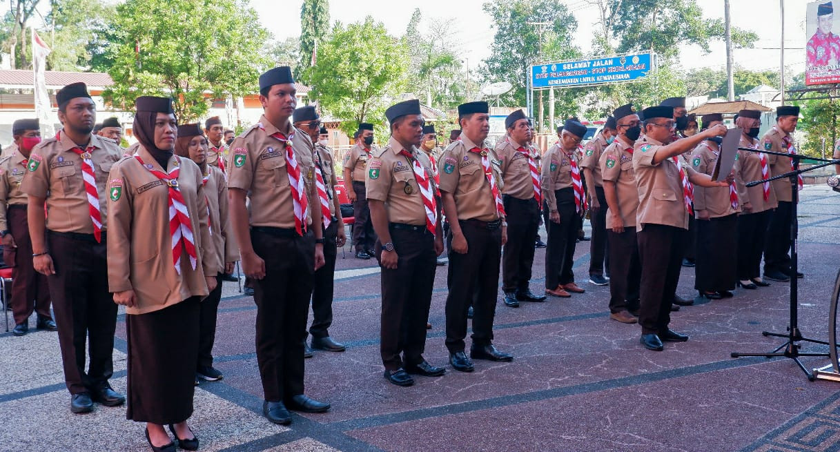 Dekan dan Ketua Program Studi  Fakultas Hukum Universitas Balikpapan dilantik menjadi pengurus Pramuka